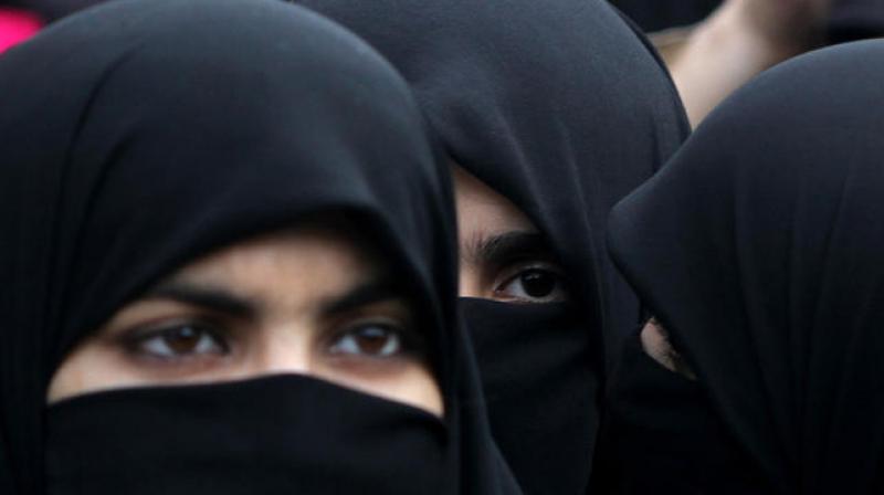 برطانیہ کی مساجد کے سخت قوانین: خواتین فیس بک نہ چلائیں، پتلون نہ پہنے: رپورٹ